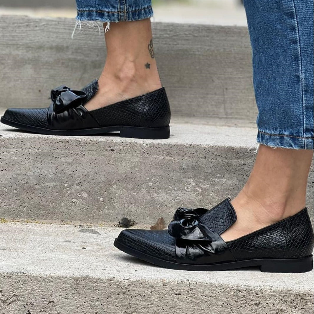 Mocasín con detalle de lazo