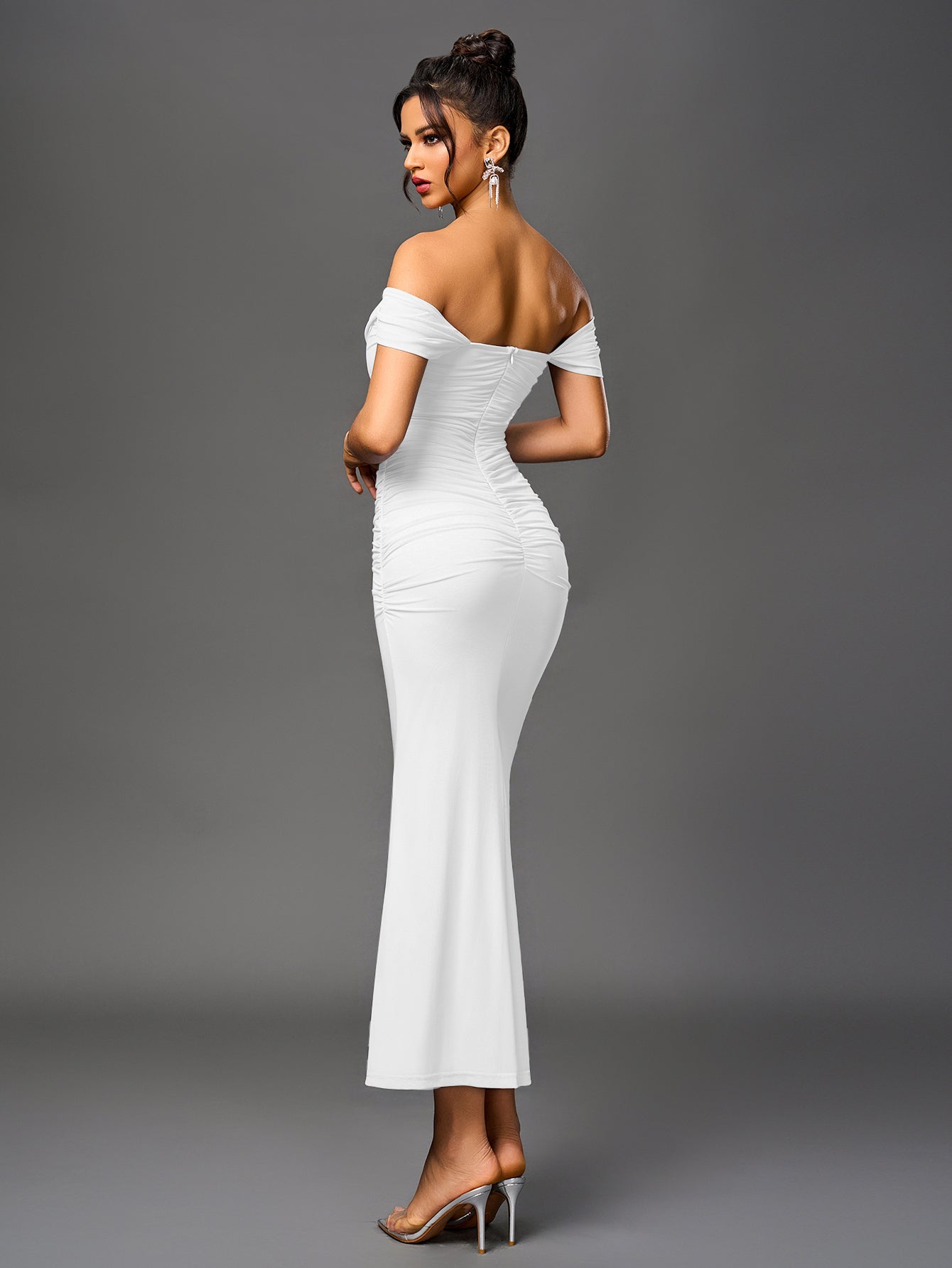 Robe À Épaules Dénudées, Froncée & Zippée Dans Le Dos