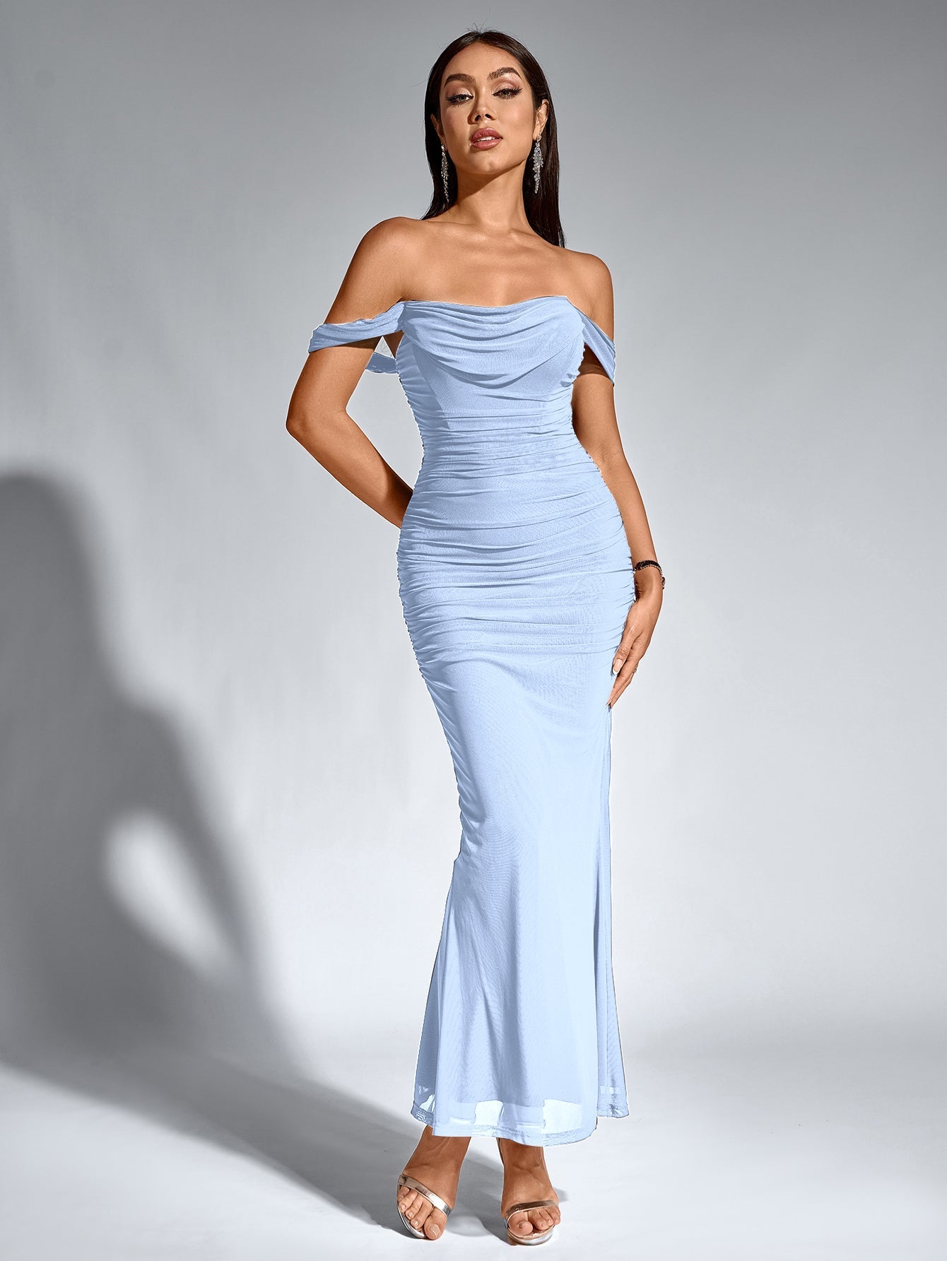 Robe À Épaules Dénudées, Froncée & Zippée Dans Le Dos