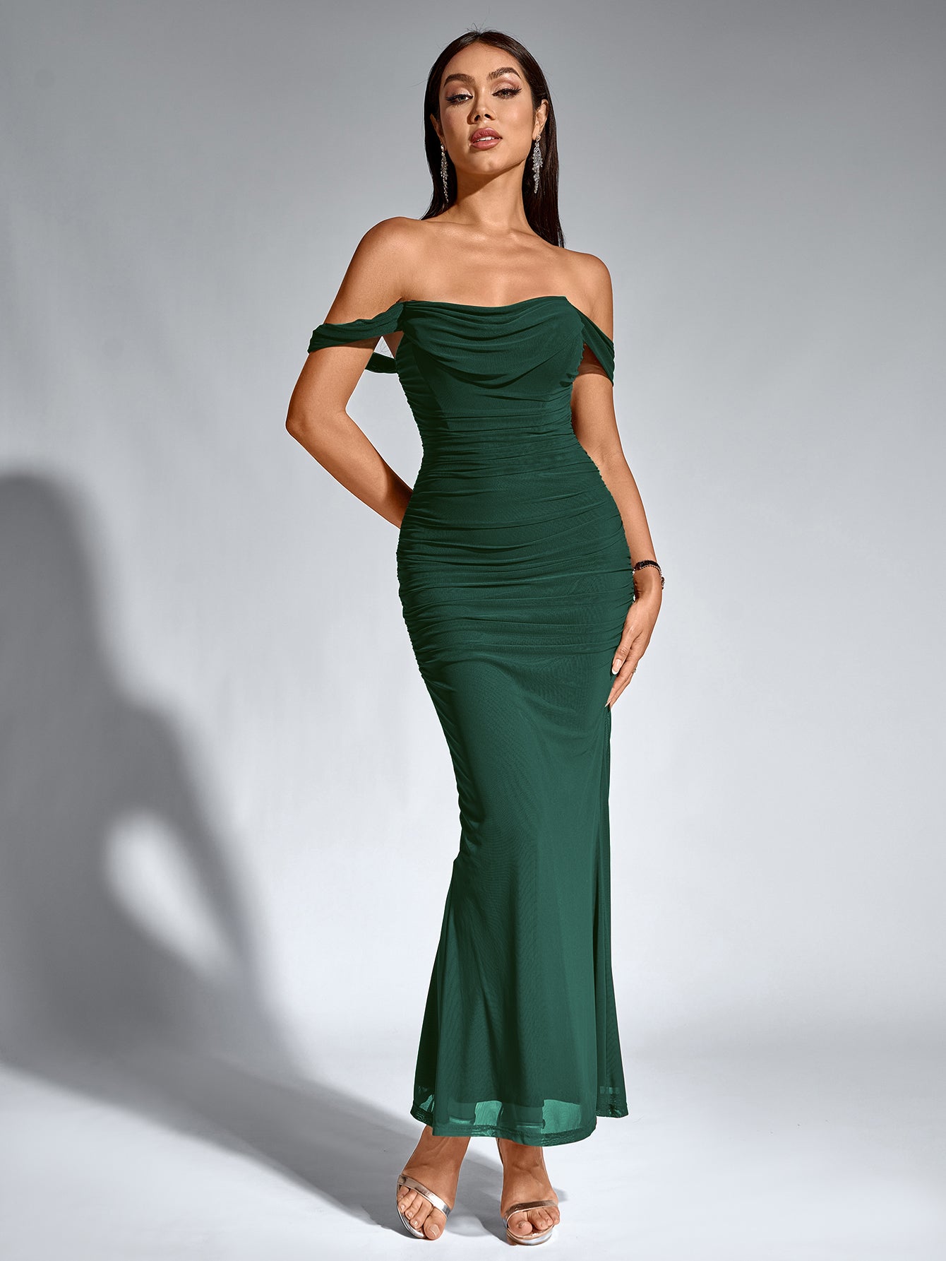 Robe À Épaules Dénudées, Froncée & Zippée Dans Le Dos