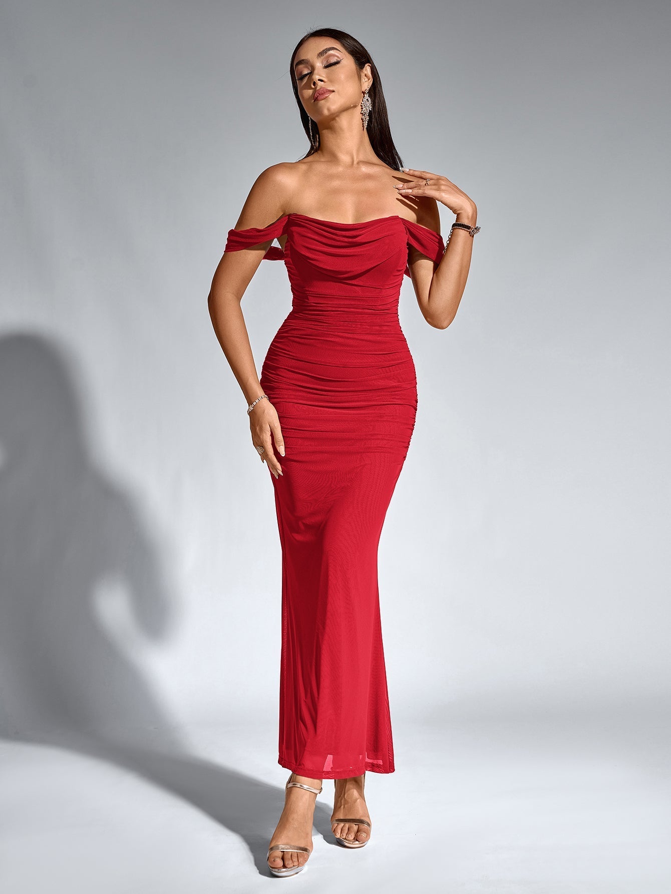 Robe À Épaules Dénudées, Froncée & Zippée Dans Le Dos