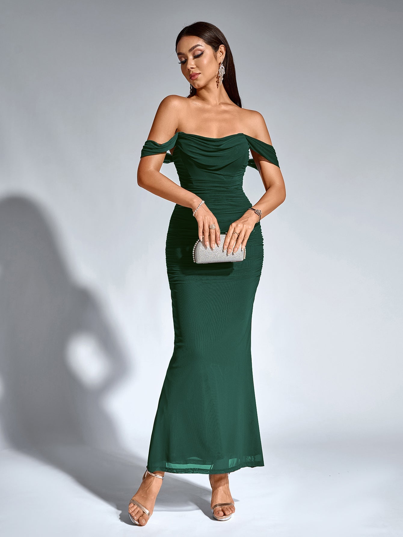 Robe À Épaules Dénudées, Froncée & Zippée Dans Le Dos