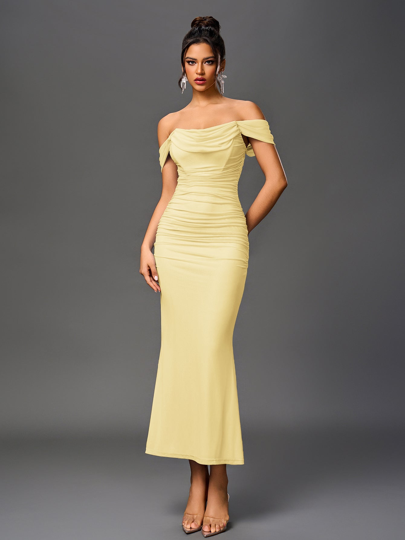 Robe À Épaules Dénudées, Froncée & Zippée Dans Le Dos