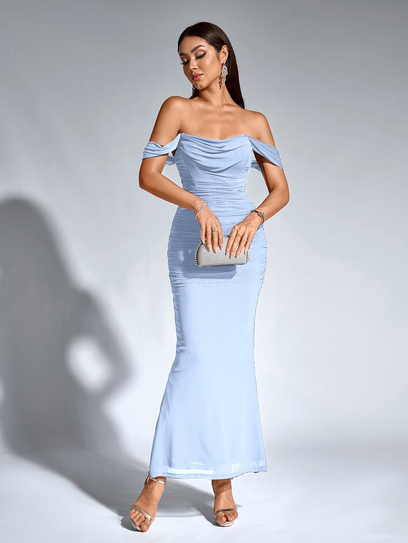 Robe À Épaules Dénudées, Froncée & Zippée Dans Le Dos